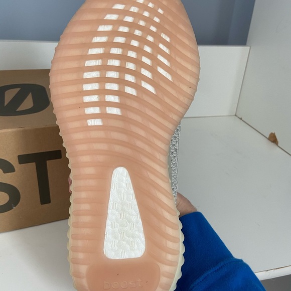 Yeezy 350 V2 Citrin non-reflective main image 4